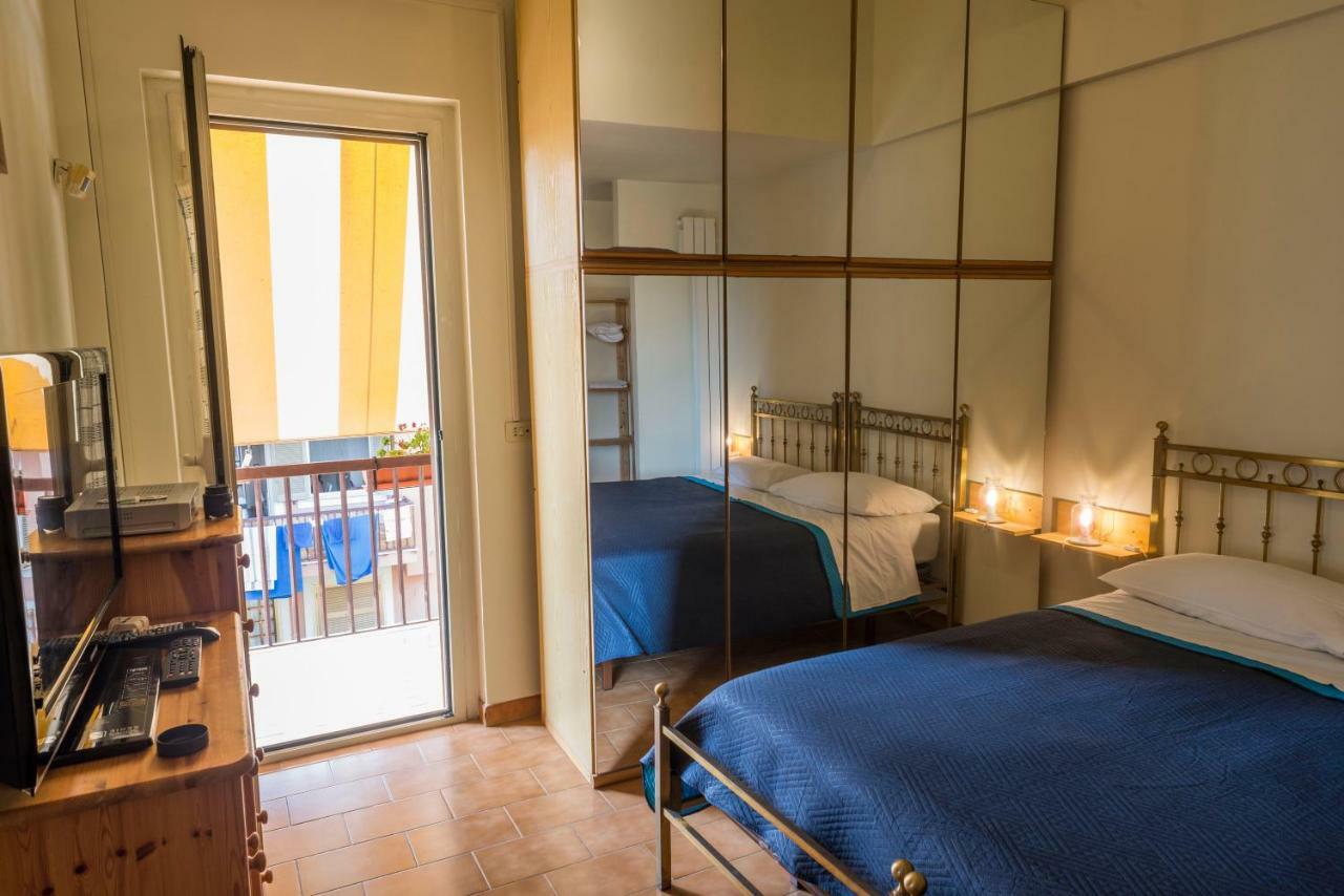 Bed&Breakfast Hotel California Terracina Exterior foto