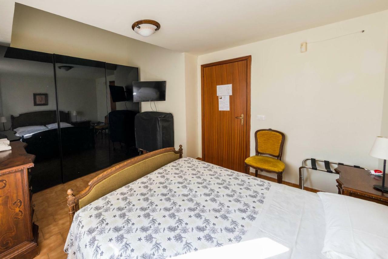 Bed&Breakfast Hotel California Terracina Exterior foto